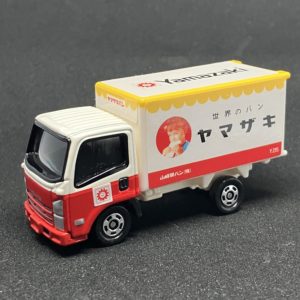 ダイソー 撮影ボックスで撮ったトミカの写真