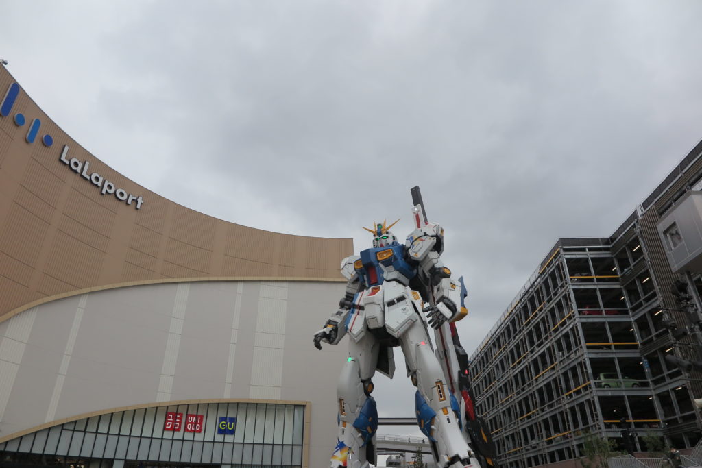 実物大ν(ニュー)ガンダム立像