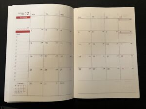 セリアの手帳2024/サンノート 週間バーチカル B6 月間ページ